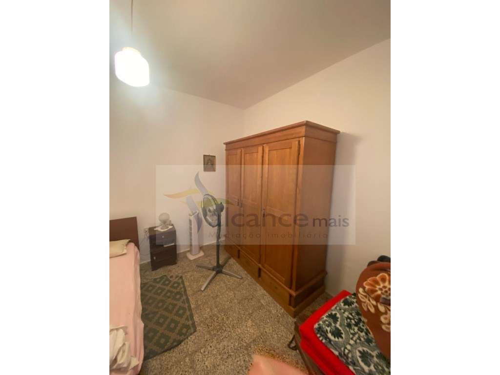 Moradia T3 com Quintal Amplo e Garagem - Oportunidade para Remodela...-5