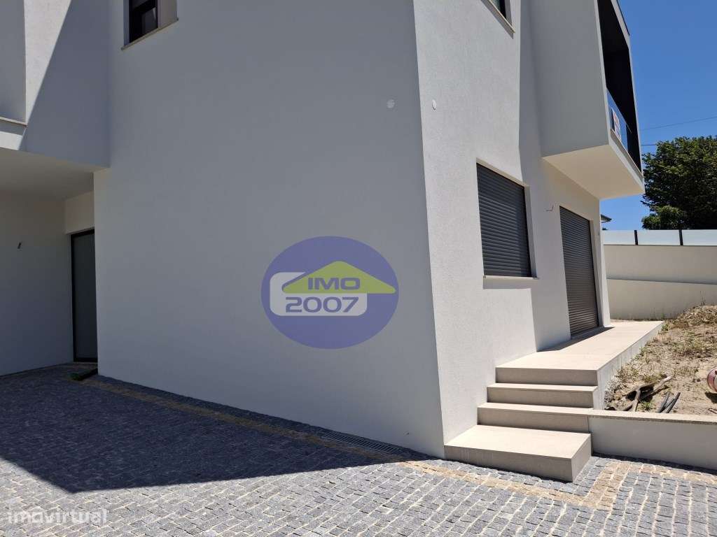 Moradia T4 com 3 Suítes - Santa Maria da Feira - Grande imagem: 2/60