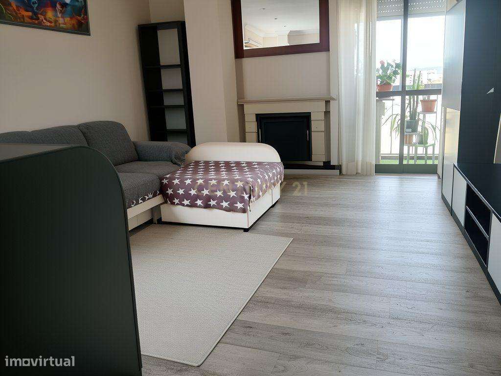 Amadora - Reboleira, apartamento T2 com 94m2, sala com lareira, 2 vara - Grande imagem: 3/14