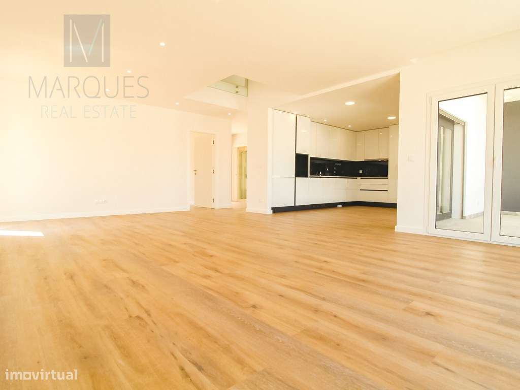 Moradia V4 com Garagem e Piscina em Vale de Milhaços - Corroios - Grande imagem: 5/40