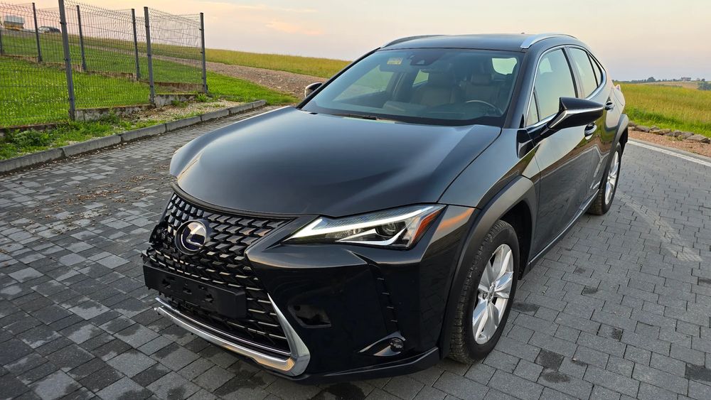 Lexus UX 2021