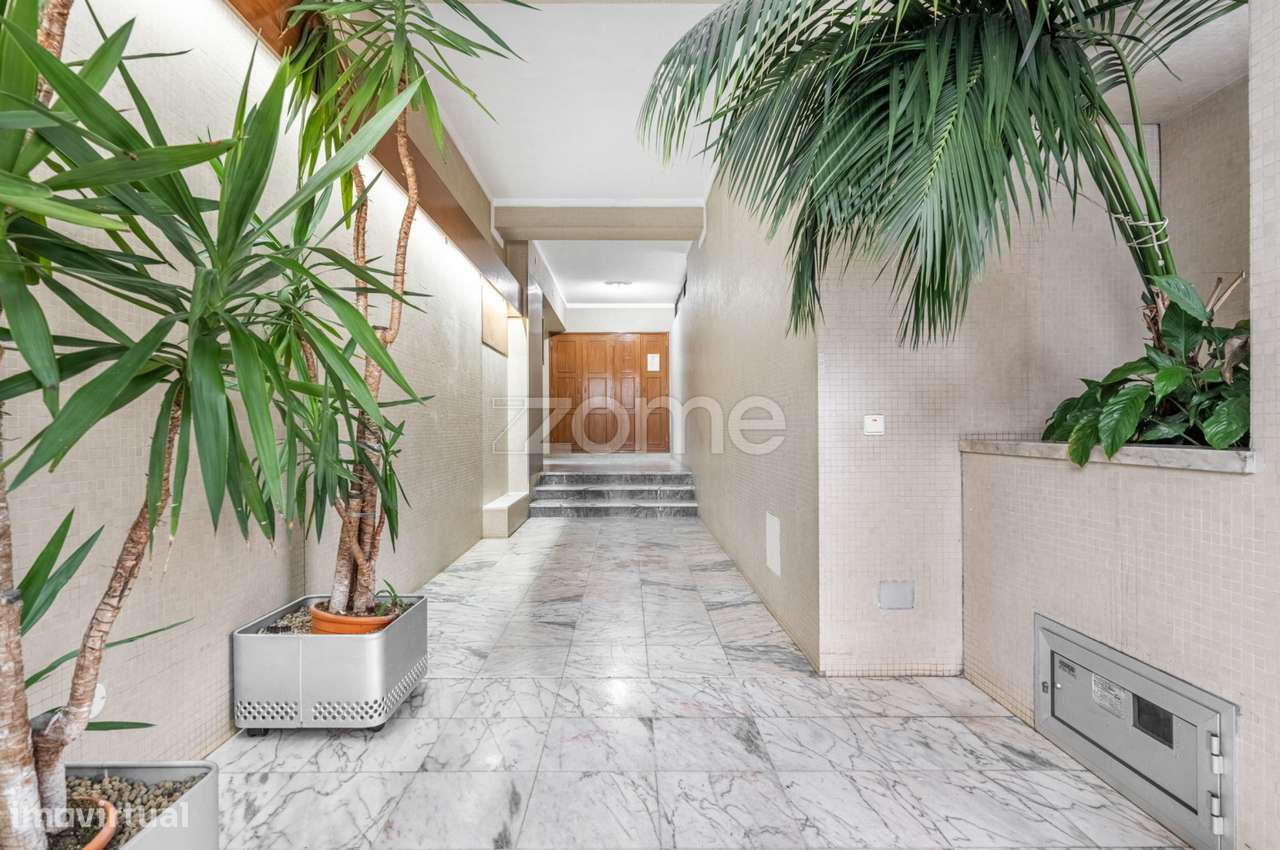 Apartamento T3 Junto ao Corte Inglês com 3 lugares de garagem - Grande imagem: 2/22