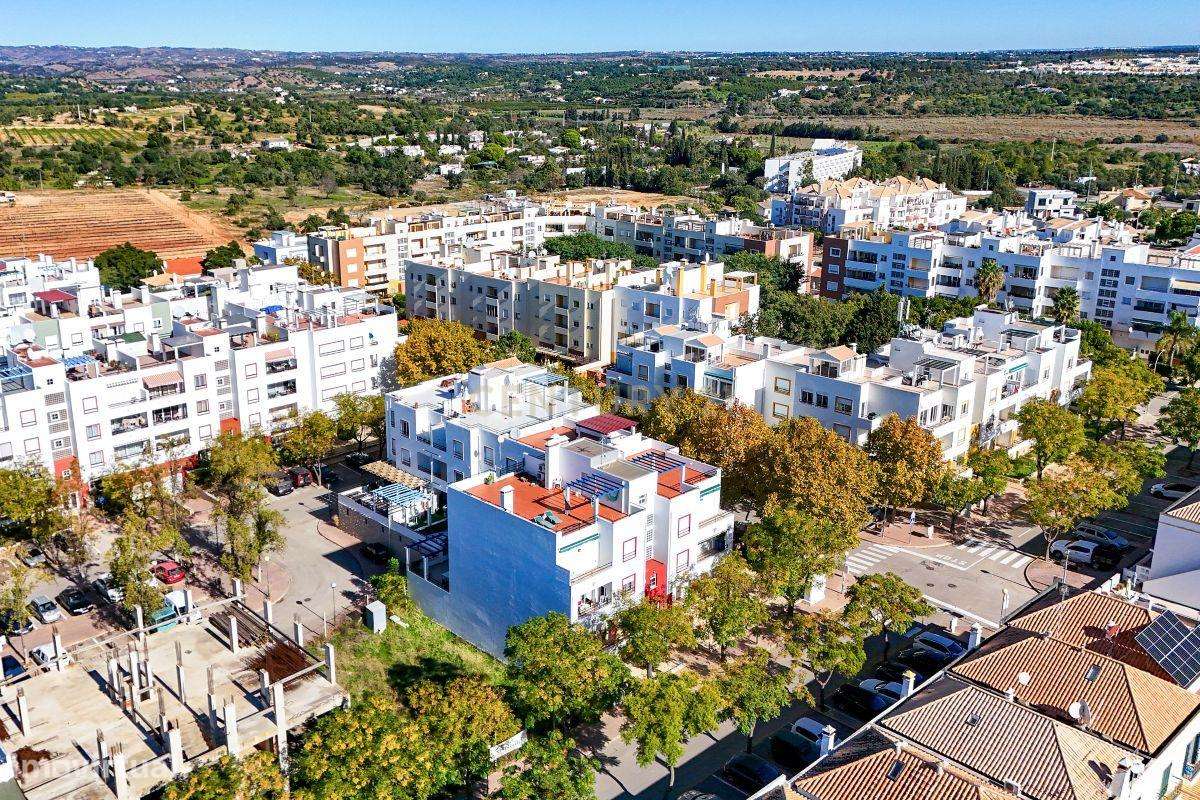 Apartamento T2 com Grandes Varandas e estacionamento no Mato Santo Esp-25