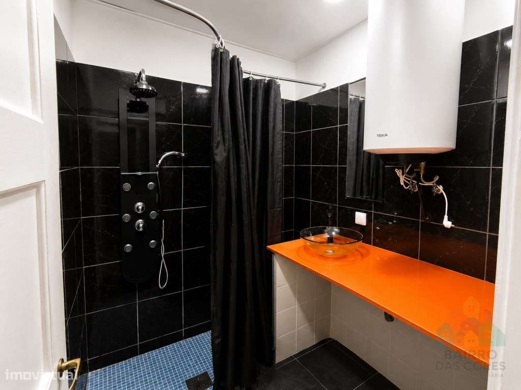 T3 Remodelado com Pátio Privativo em Abrantes-5