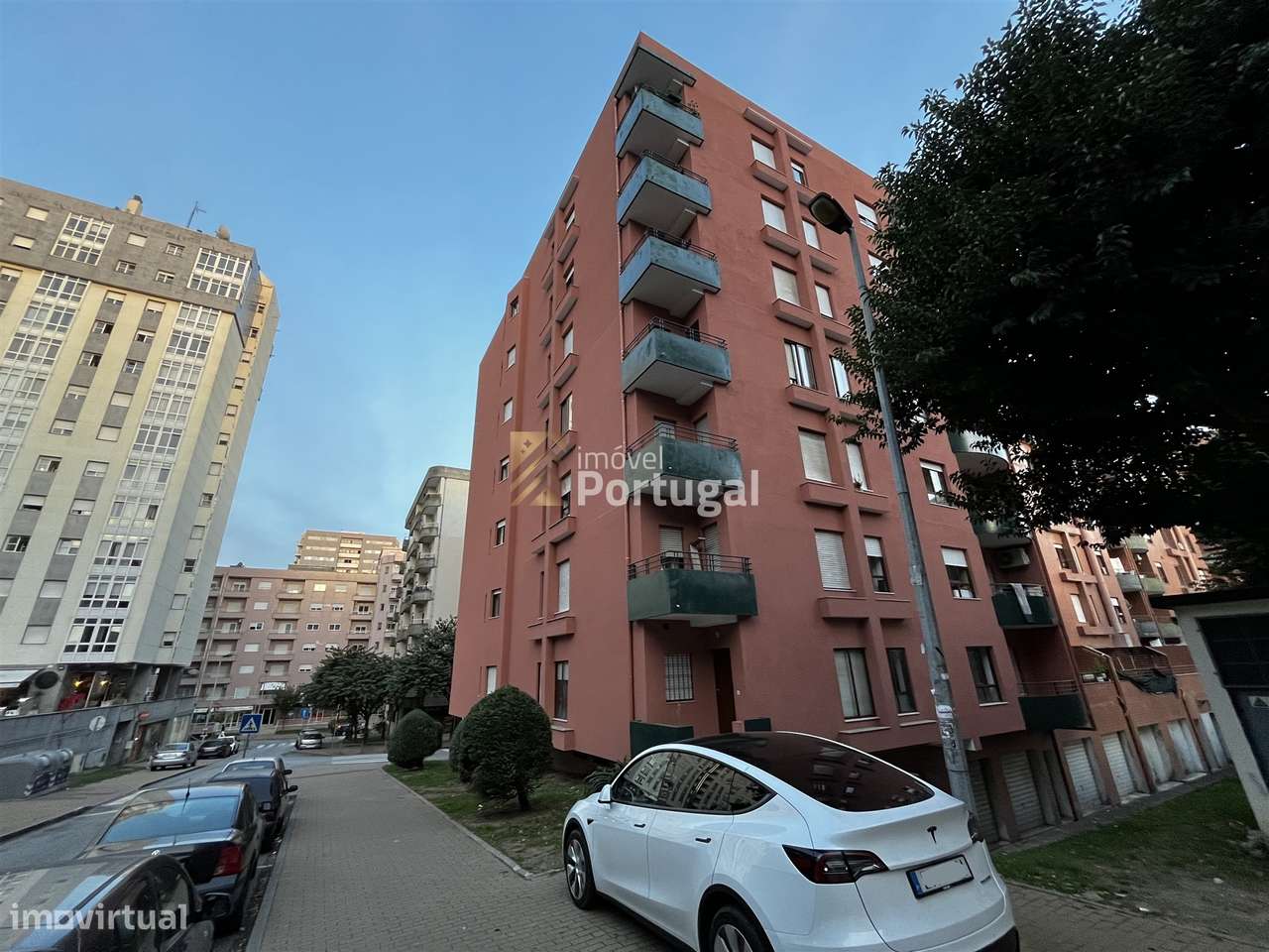 Amplo Ap. T4 Equipado, Prédio com Garagem Box e 2 Elevadores-29