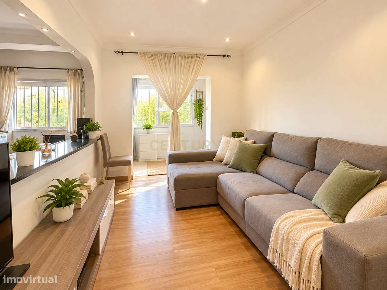 Apartamento  T2 renovado no Vale da Amoreira.-0