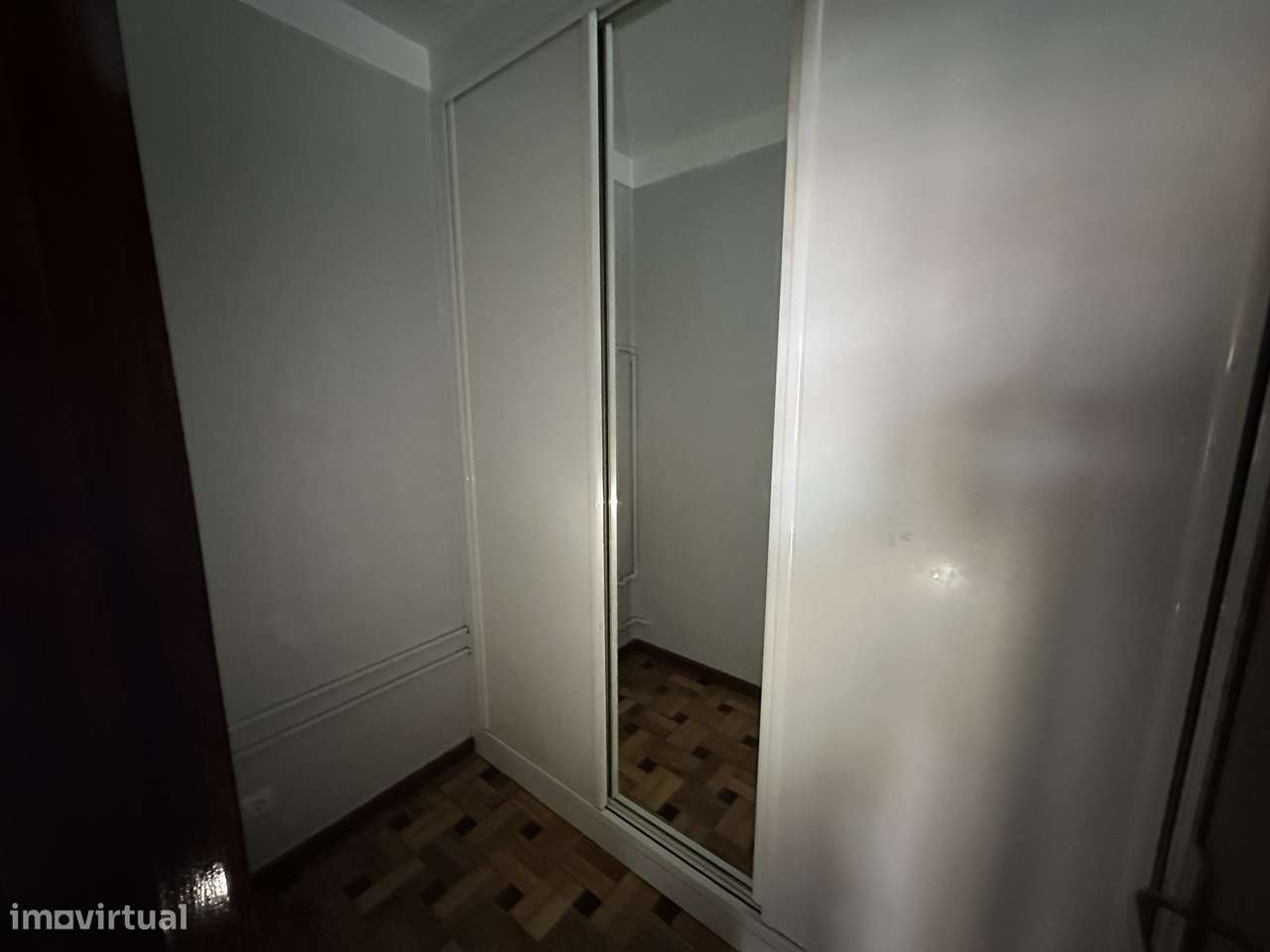 Apartamento T2+1 renovado, com garagem, em boa localização-8