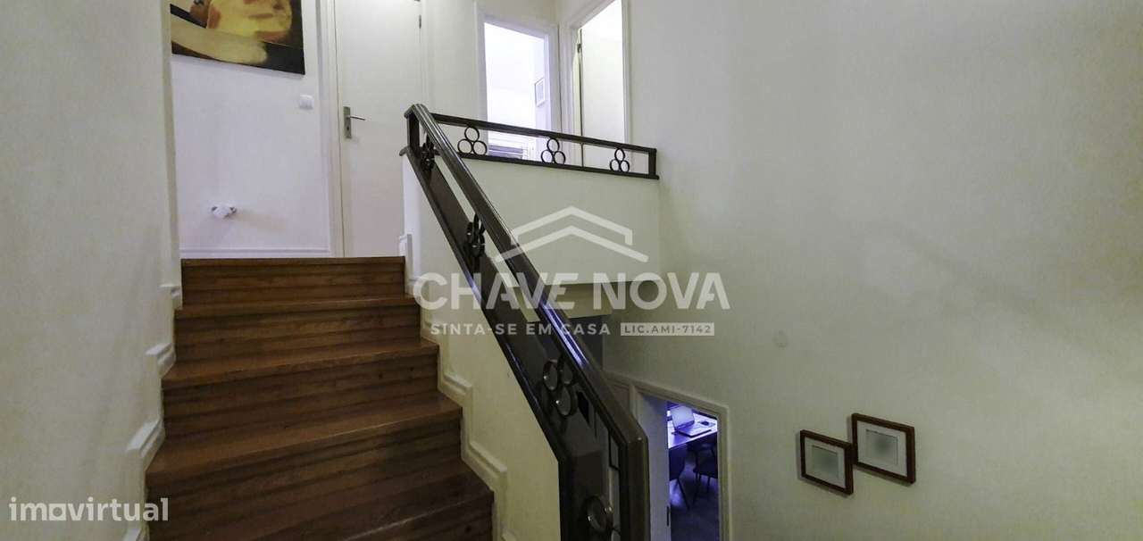 Moradia Bi-Familiar T4 + T2 com Potencial de Rendimento em Ramalde ...-11