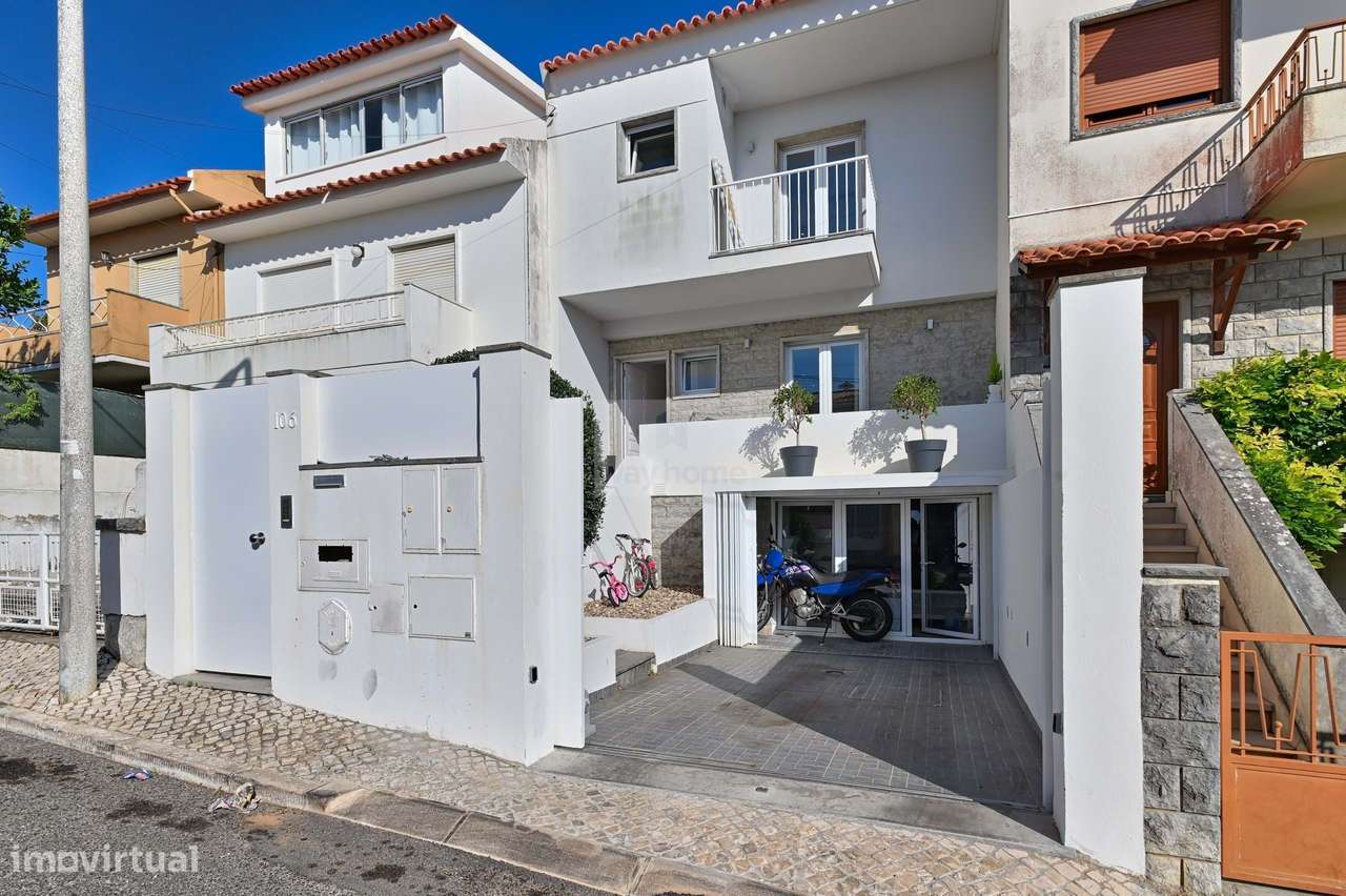 Moradia T3+1 | Sotão e Cave | Remodelada | Pátio Exterior | Amoreira |-35