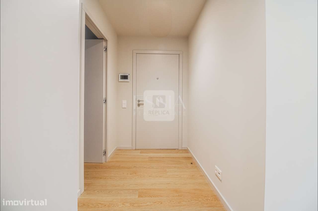 T3 com varanda e lugares de garagem nos Jardins D`Arrábida, VNGaia-3