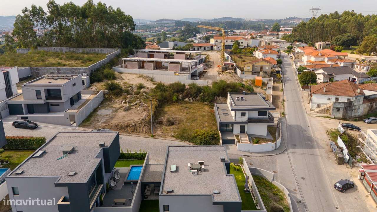 Terreno para venda em Frazão Arreigada, Paços de Ferreira, Porto - Grande imagem: 3/9