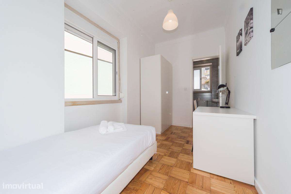 Quarto - localizado em Sete Rios Lisbon - Grande imagem: 3/7