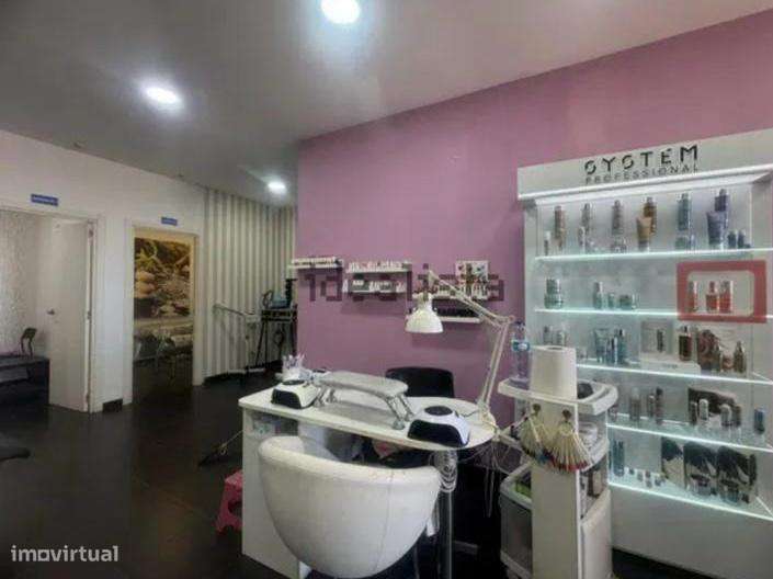 Loja para venda  em Famôes Odivelas com 101 m2 e excelente localização-6