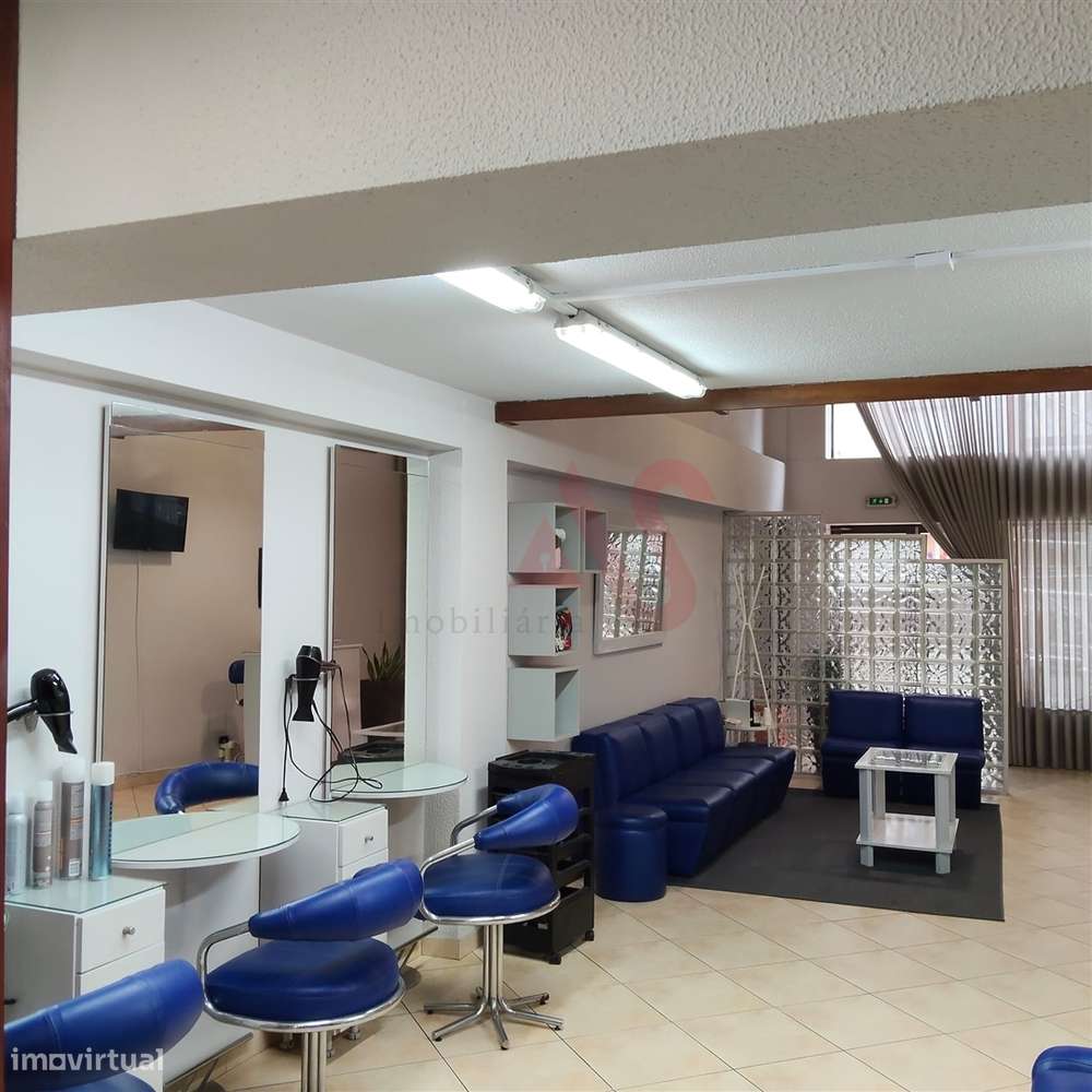 🏢 Loja no Rés do Chão com Possibilidade de Conversão em T2 Dup - Grande imagem: 5/24