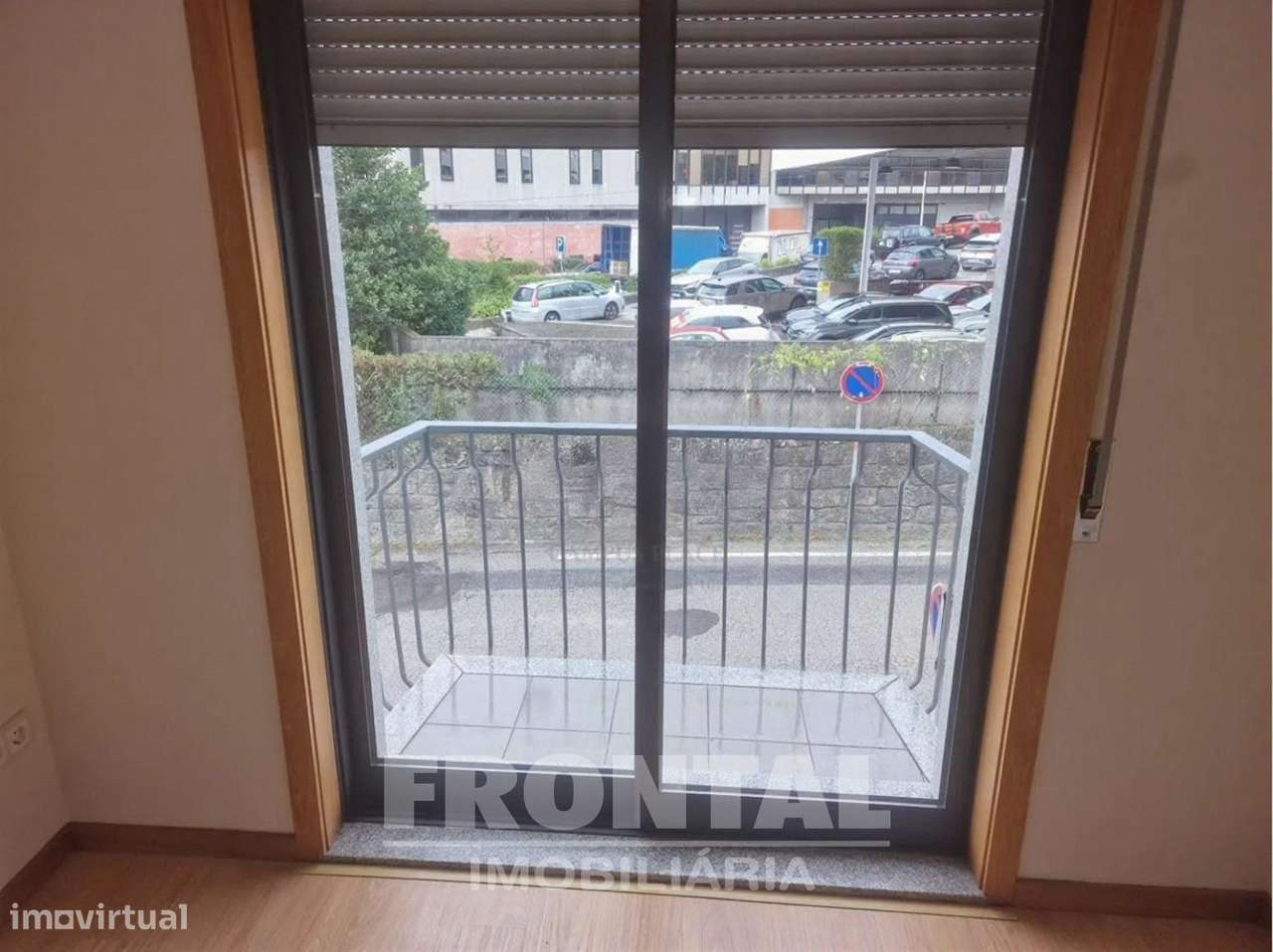 Apartamento T2 à Circunvalação | Junto à estação de recolha da STCP - Grande imagem: 3/13