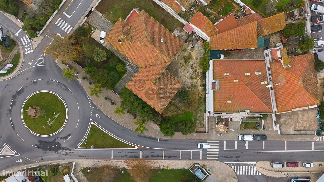 Moradia Senhorial com 16 divisões com Arrumos e Jardim, centro-6