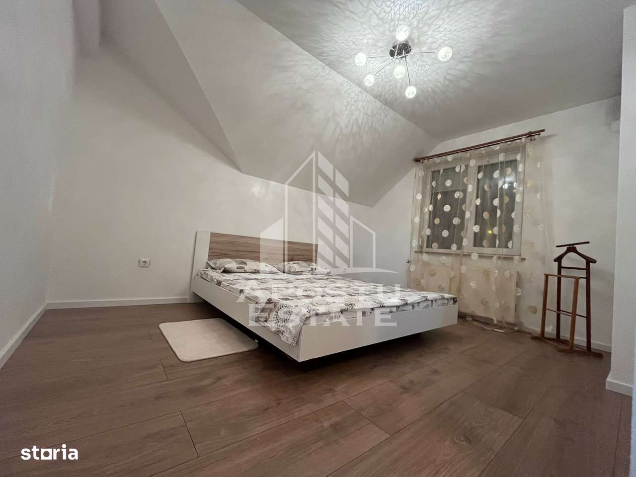 Casa individuala cu 6 camere, 3 bai, garaj, teren 500 mp si 2 fronturi - Imagine principală: 5/15