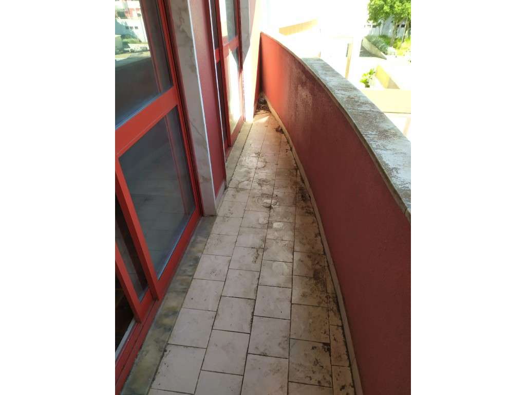 T2 equipado c/parqueamento na Urb. Cavaleira-15