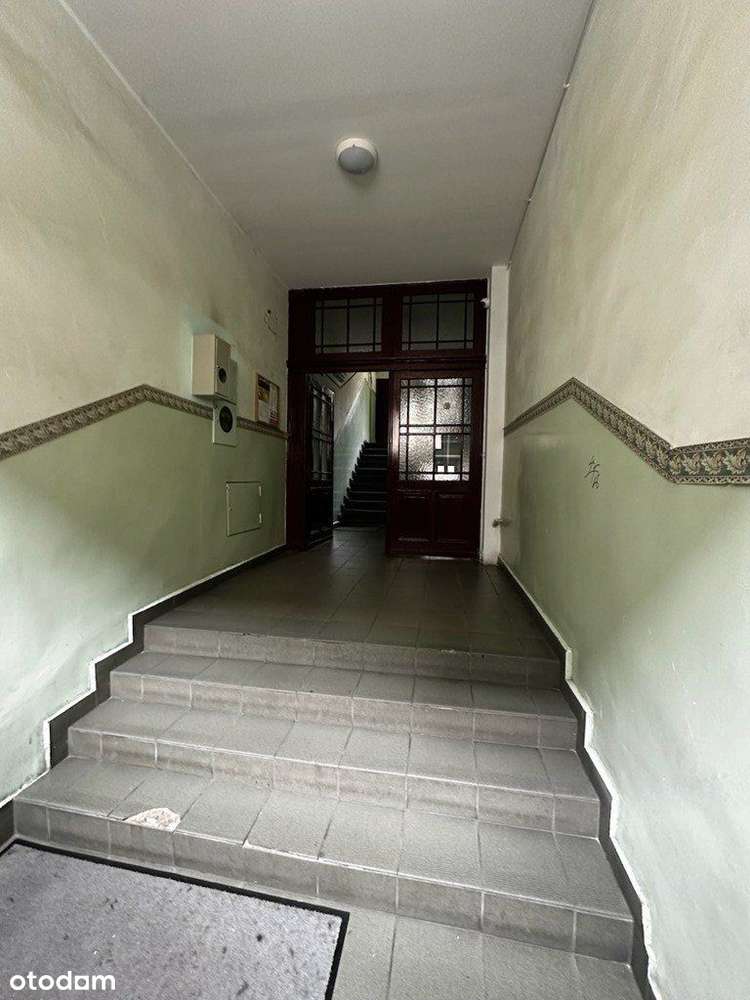 Obszerne mieszkanie w centrum Katowic-19