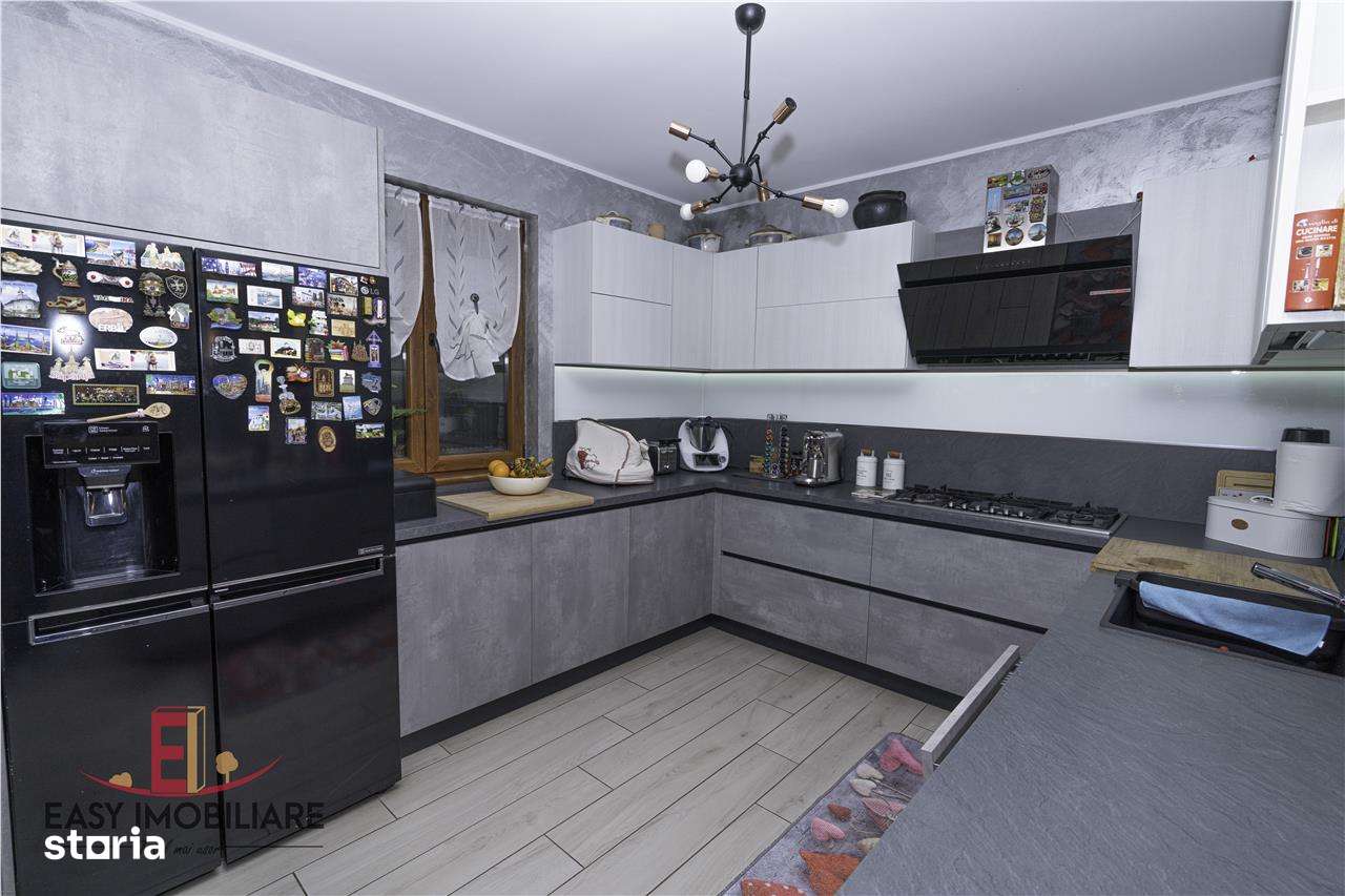 Casa moderna cu piscina, panouri solare, pompa caldura si teren de 140-16