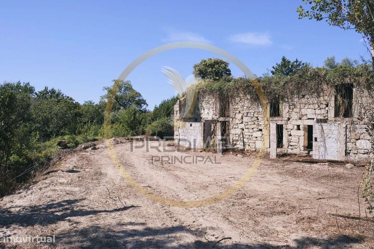 Terreno com ruina - Póvoa de Lanhoso - Grande imagem: 4/16