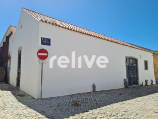 Edifício para comercio e serviços no centro histórico de Faro (Sé/Ria)