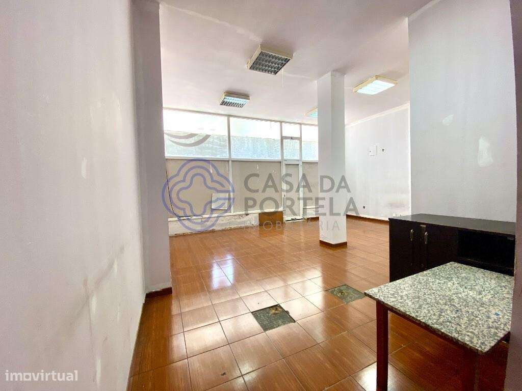 Loja próxima de transportes, comércios e condomínios residenciais com - Grande imagem: 4/14