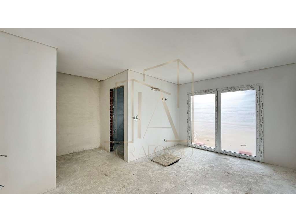 Moradia Independente T3 + 1 com 2 Suítes e piscina-5