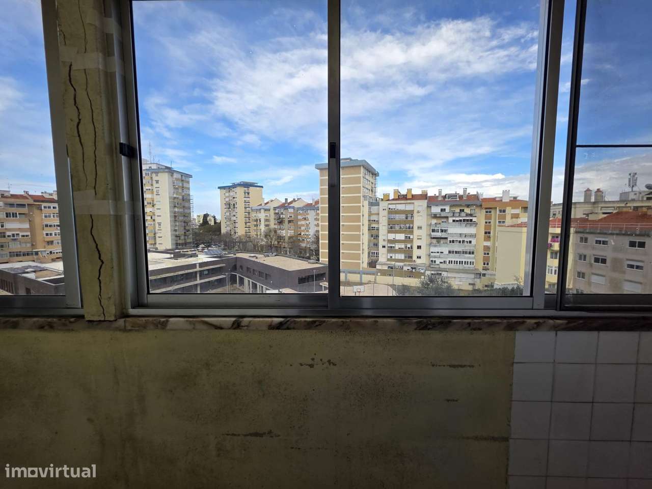 Apartamento T2 para Remodelação Total em Benfica-17