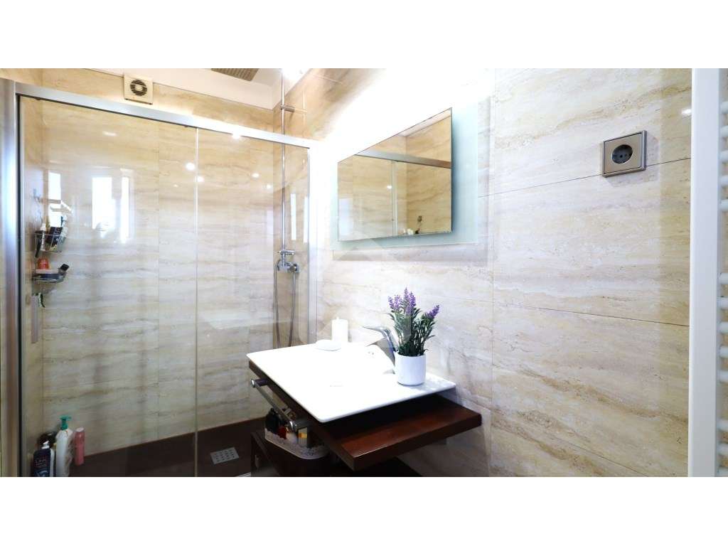 Apartamento T3 no último piso, vista Parque da Devesa-16