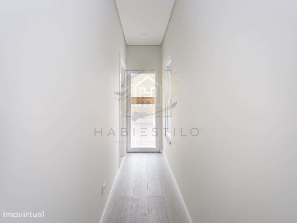 Moradia V4 nova com piscina-30