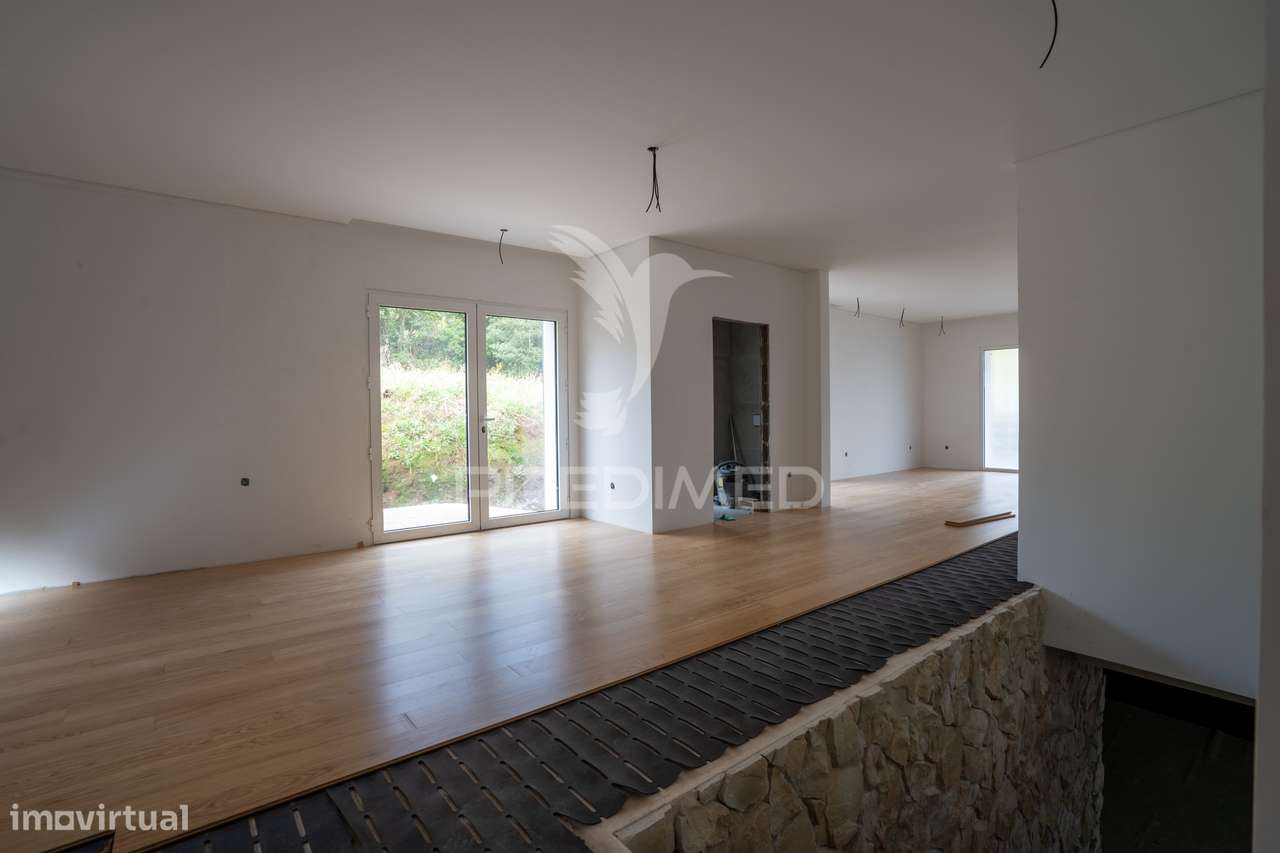 Moradia T3 em construção no Santo António da Serra - Grande imagem: 2/34