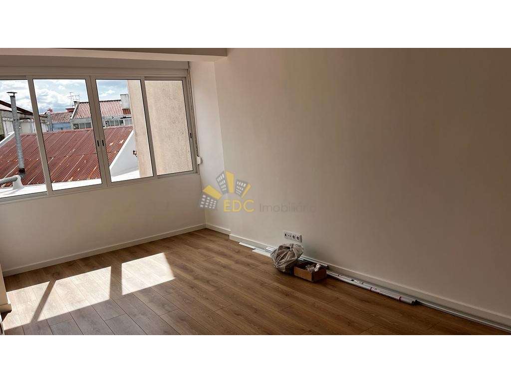 Apartamento T2 com suite e Remodelado | Localizado na Falagueira ( ...-7
