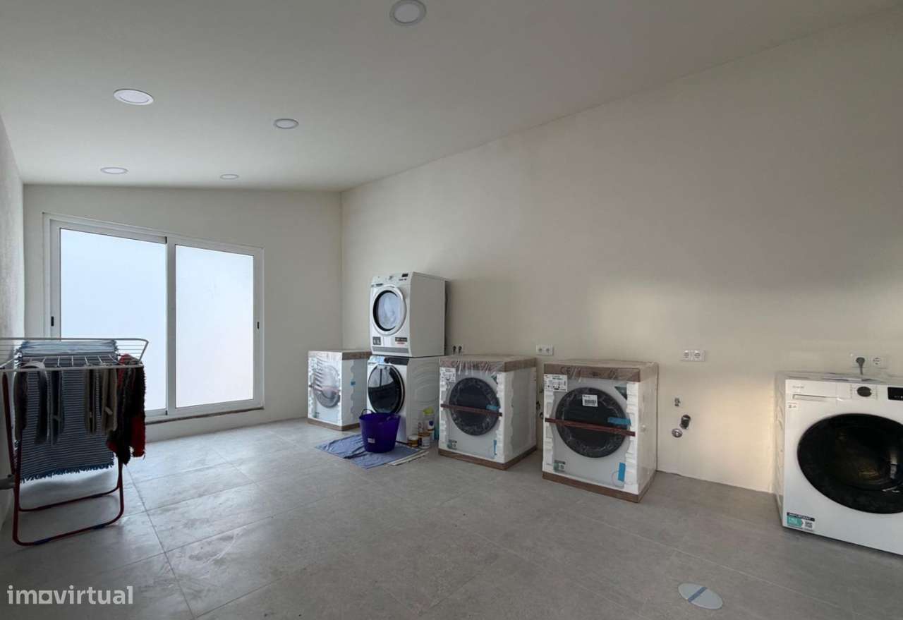 Moradia V2 inserida em Condomínio com piscina-12