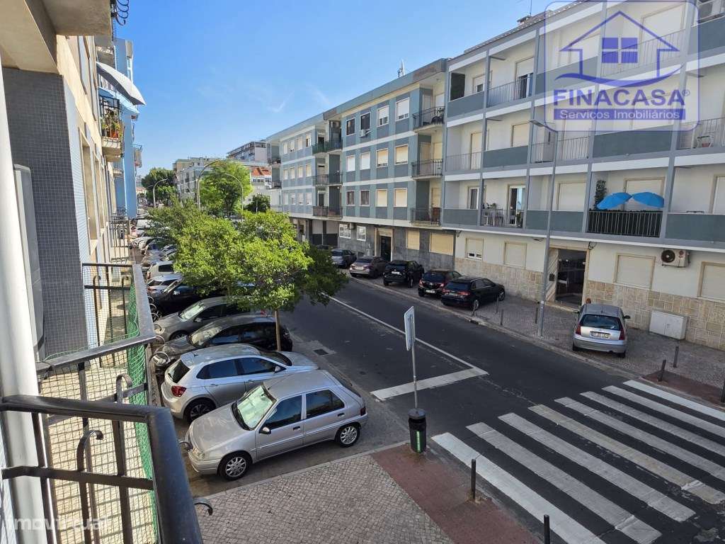 Apartamento T4 com boas áreas e excelente localização - Montalvão(S...-21