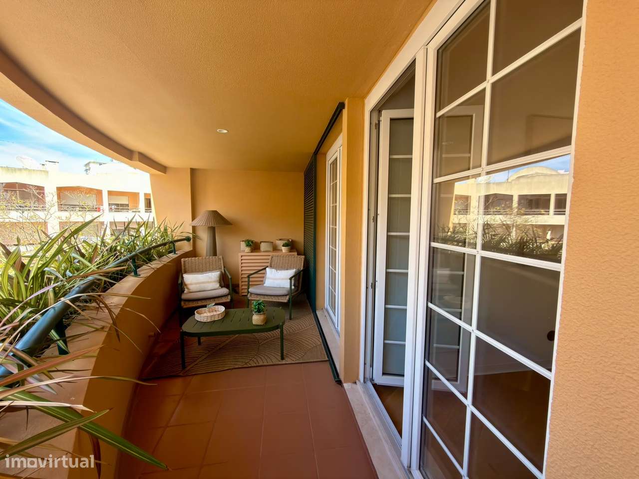Apartamento T1 Remodelado e Mobilado na Costa da Guia, Cascais-17