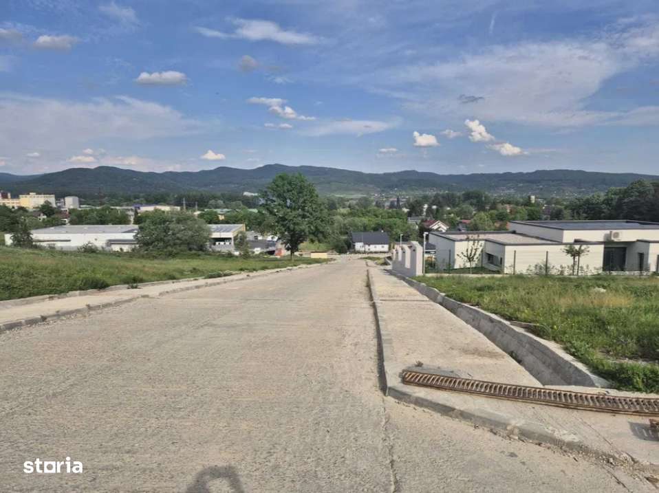 Teren intravilan - Calea Lui Traian - Zona Cetatuia - Imagine principală: 3/5