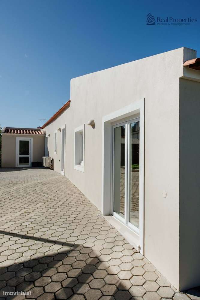 Elegante Moradia T3 Renovada com Vistas Panorâmicas em Alvor-27