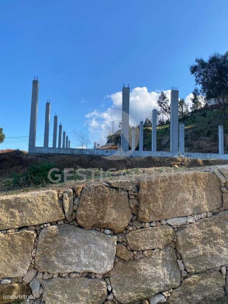 Oportunidade de Investimento: Moradia já com  Estrutura em Soalhães –-38