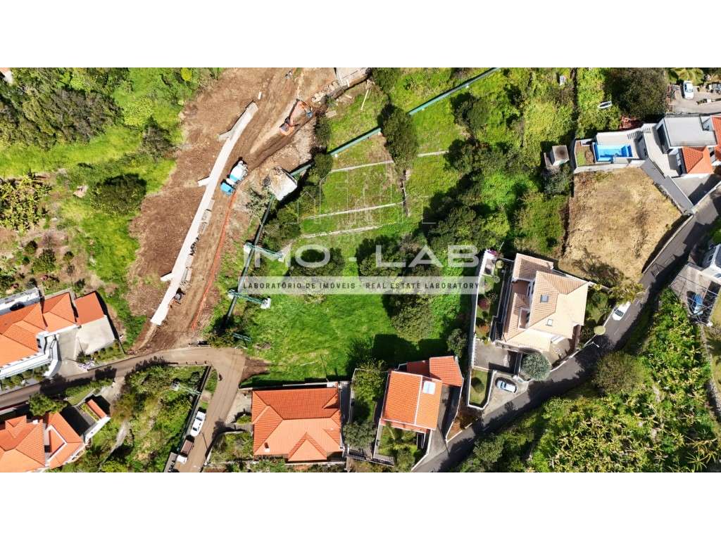 Terreno com 1033 - ENORME POTENCIAL - Calheta-17