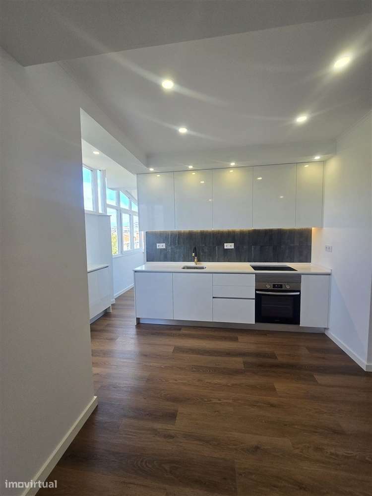 Apartamento T2 Venda em Venteira,Amadora-0