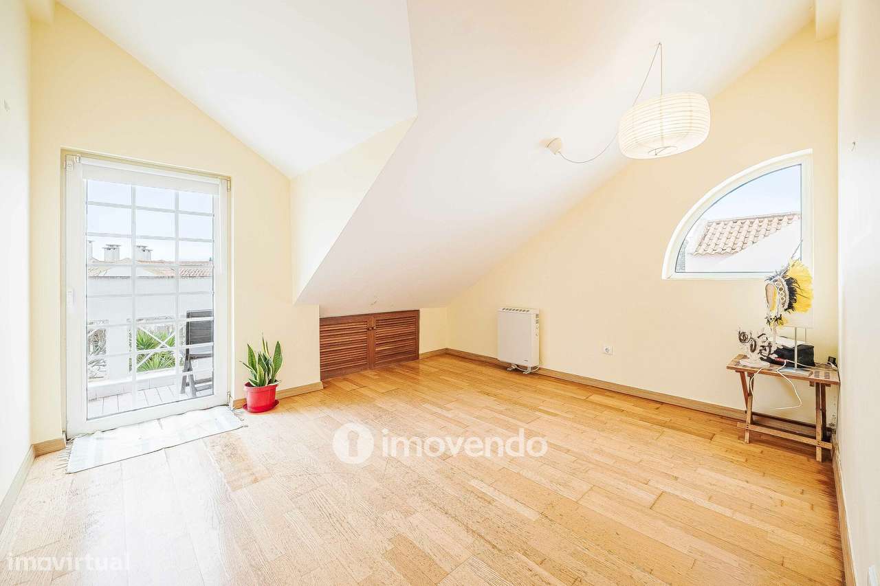 Moradia T5+2 com garagem, em condomínio com piscina, em Murches-37