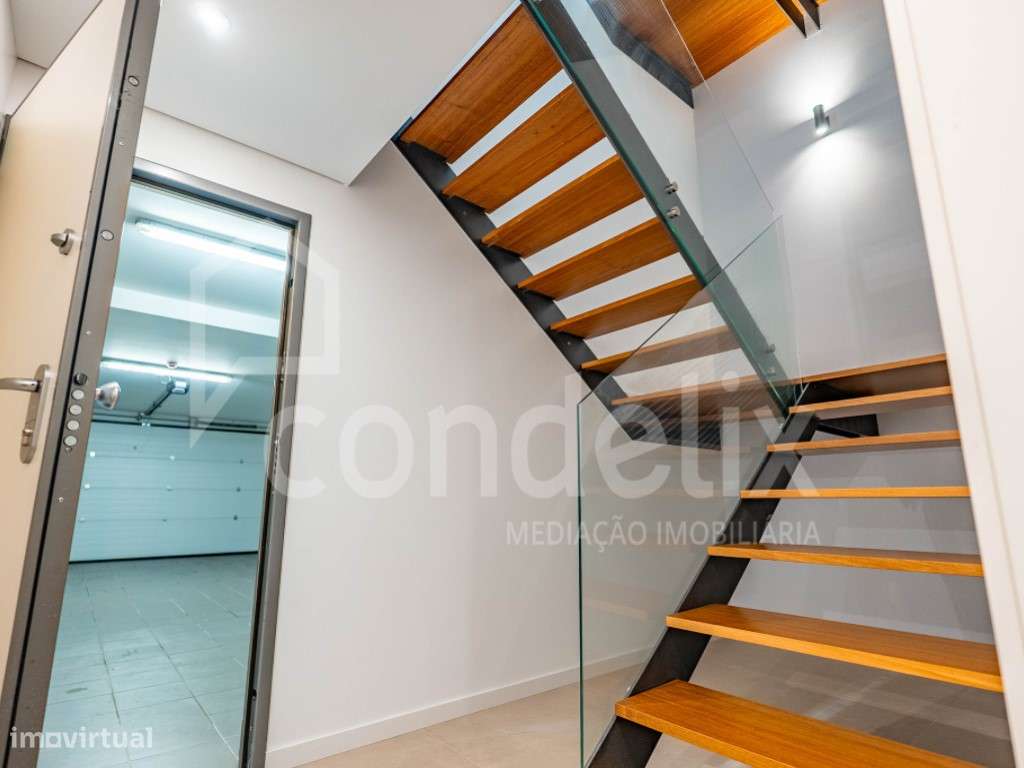 Moradia T3 com terraço, piscina e decoração de autor, Madalena-46