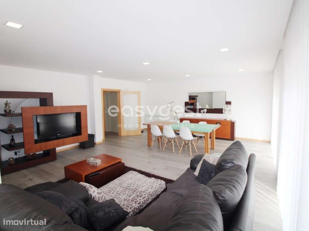 Moradia moderna T5 em Coimbra zona residencial tranquila de moradias - Grande imagem: 3/23