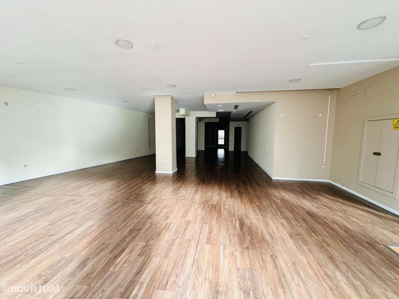 Loja 140 m2 em S. Vicente | Boas montras e visibilidade - Grande imagem: 5/21