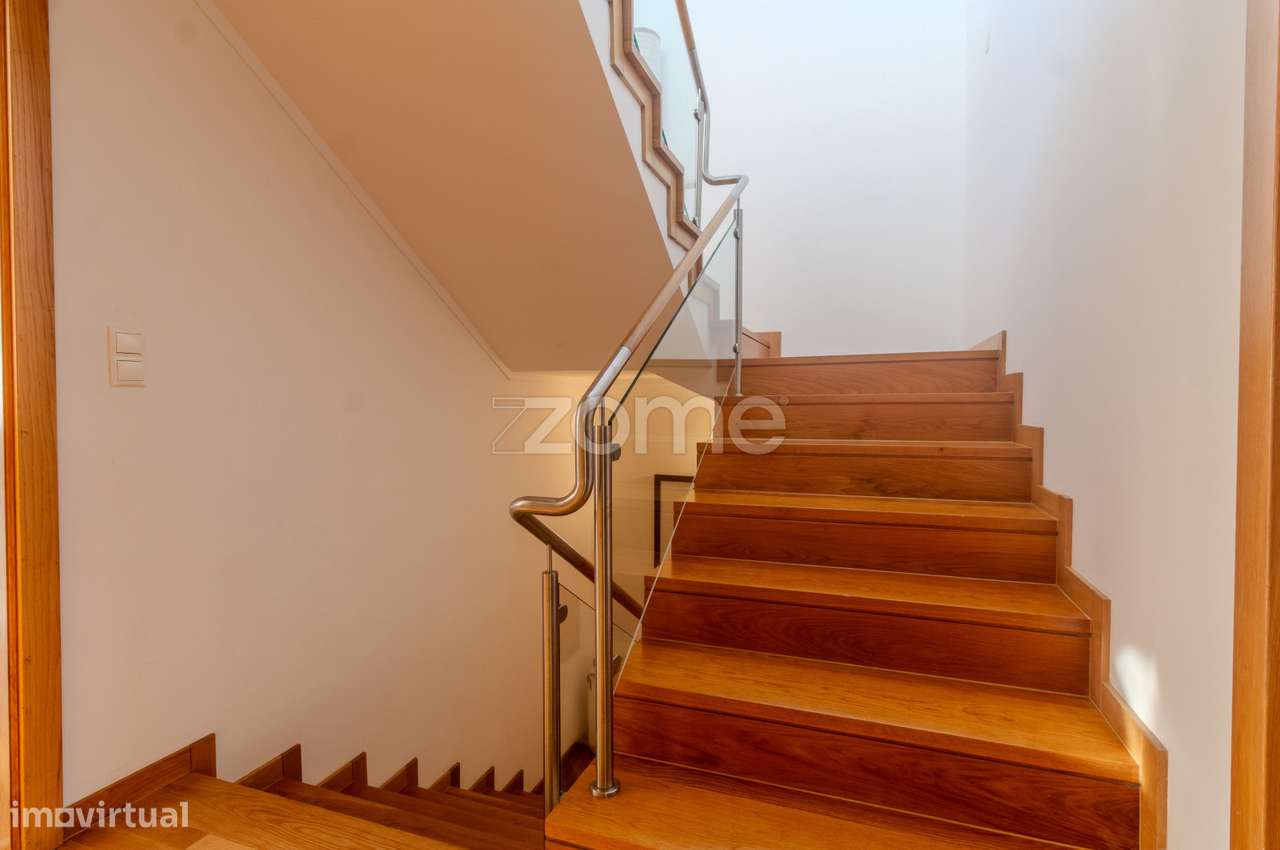 Moradia T4 Piscina e Vista Rio na Encosta do Douro-18