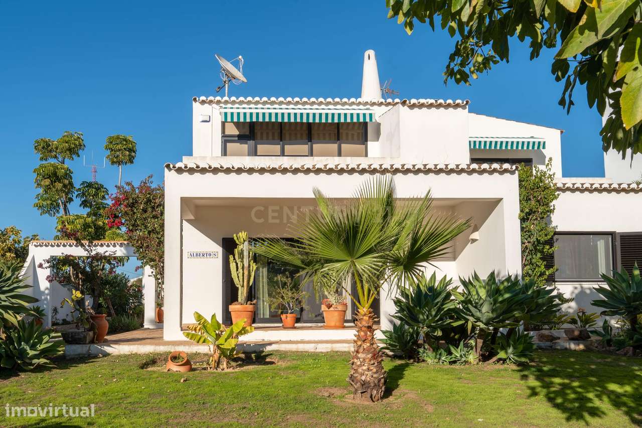 Oportunidade Rara: Moradia com Piscina e 3097m² de Terreno em Almancil-52