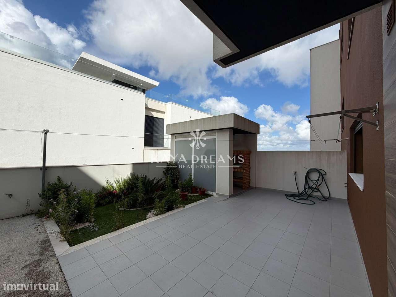 Moradia T5 Semi-Nova em Famões, Odivelas a 5 mint do Strada Outlet-30