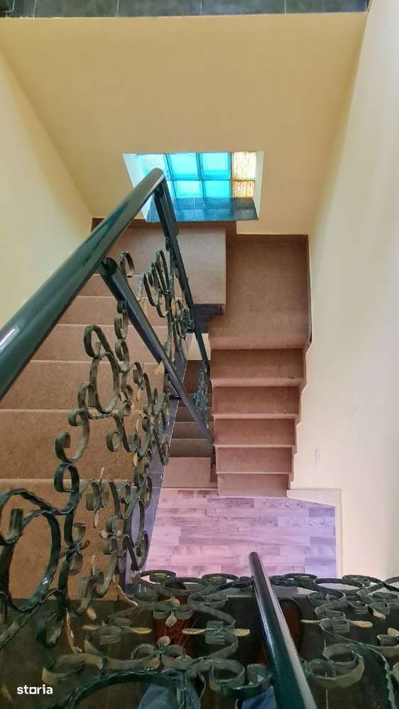 Vand vila situata in zona centrala-7