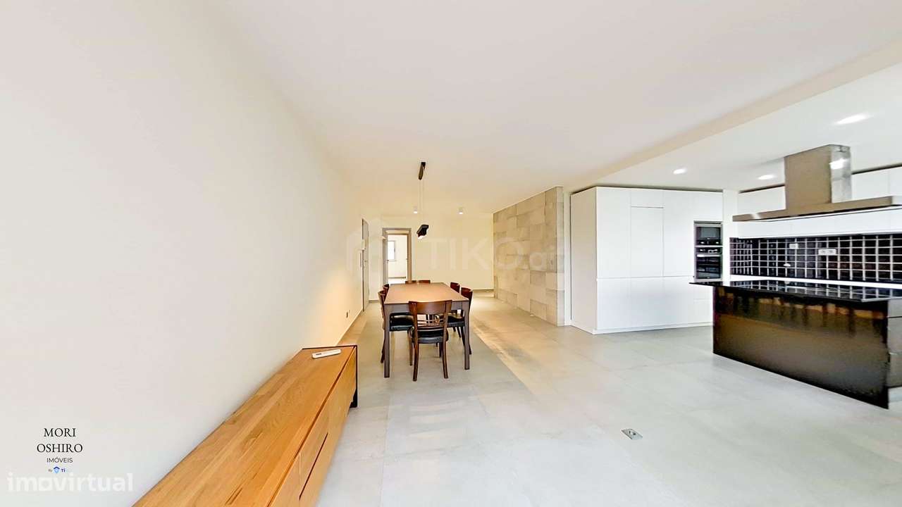 T4 CONVERTIDO EM T3 DE ALTO PADRÃO | 163 M² | 2 GARAGENS + ARRECADAÇÃO - Grande imagem: 5/33